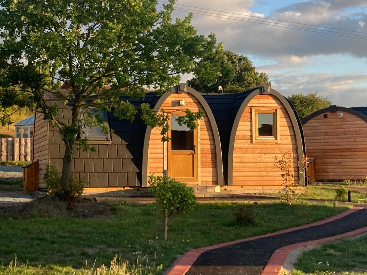 Squirrel Glamping Pod School House Farm Hotel Leighton  Exterior photo