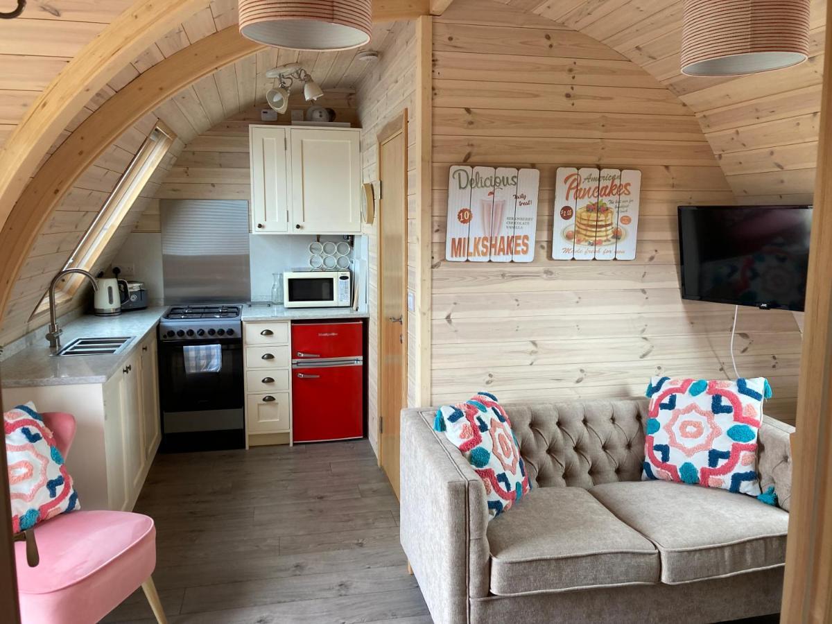 Squirrel Glamping Pod School House Farm Hotel Leighton  Exterior photo